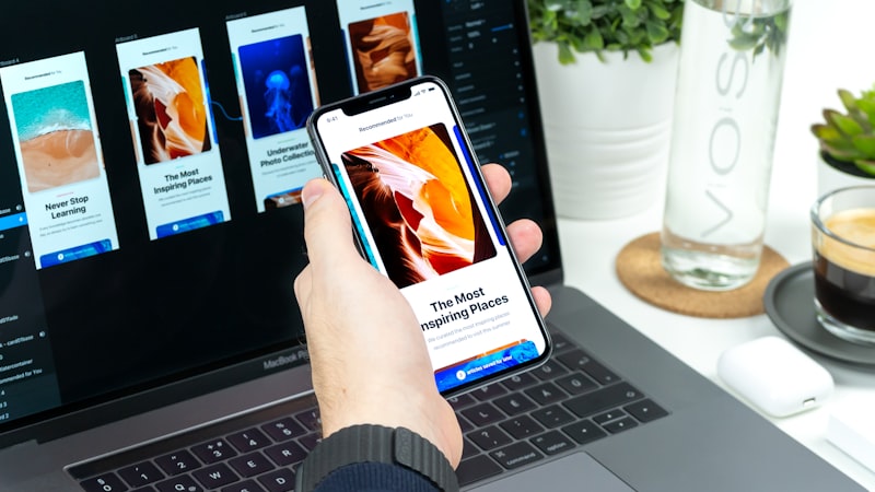 Telegram内置图片编辑器界面，展示裁剪、画笔、文字添加和贴纸功能