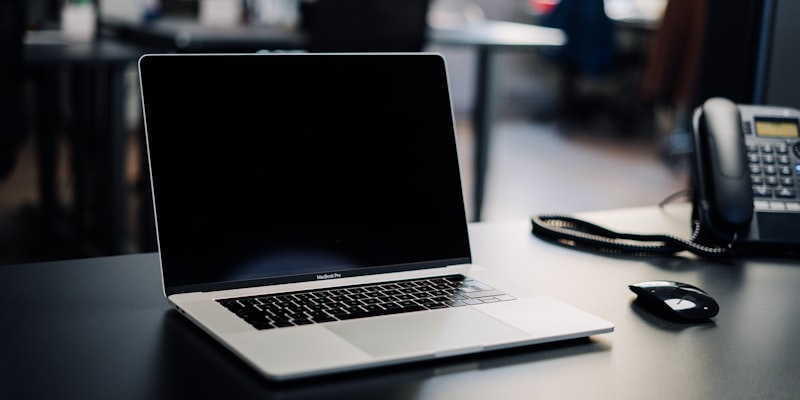 手机短信收件箱中显示来自Telegram的5位数字验证码短信