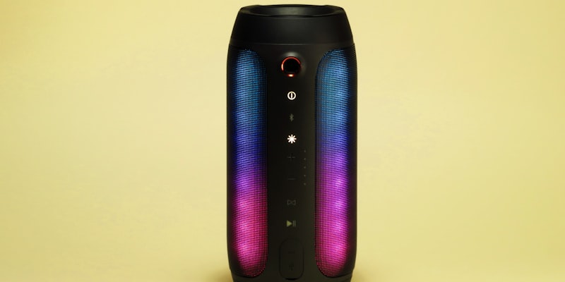 天气预报机器人聊天界面，展示发送位置和获取天气信息的对话流程